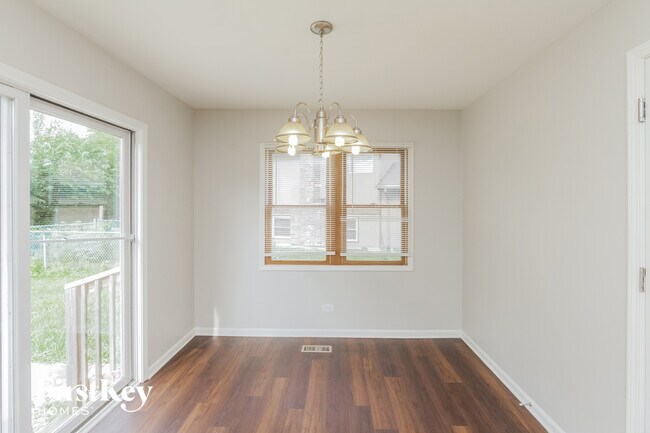 Foto del edificio - 5144 Oakwood Ct