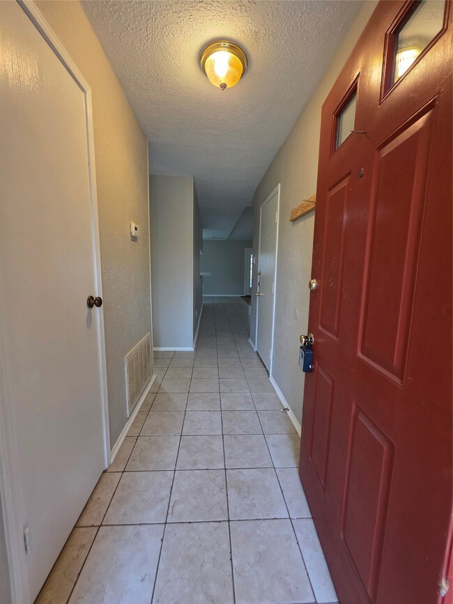 Building Photo - 419 Gleneagles Dr