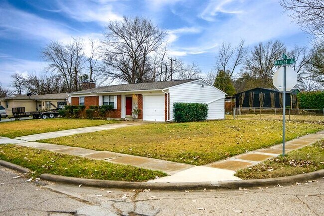Building Photo - 4833 Harper Dr