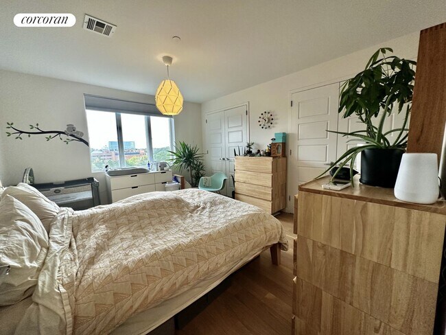 Foto del edificio - 1251 E 19th St