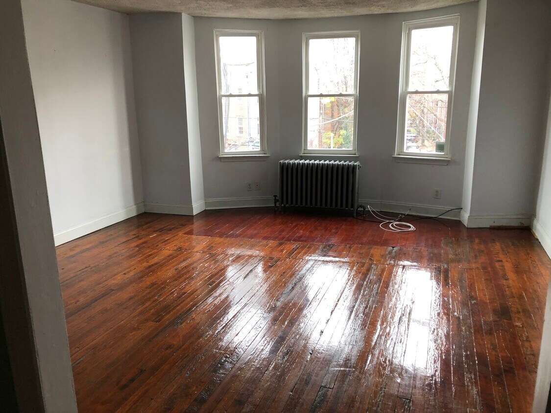 Living room - 806 S 6th St