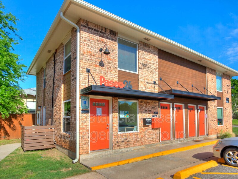 Primary Photo - 900 NW 24th St