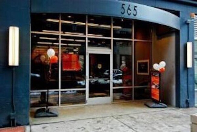 Foto del edificio - 225 S Jefferson St