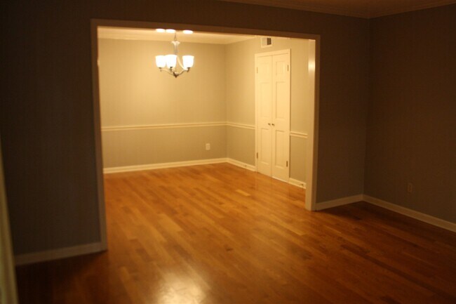 Foto del edificio - 1833 Greensprings Ln