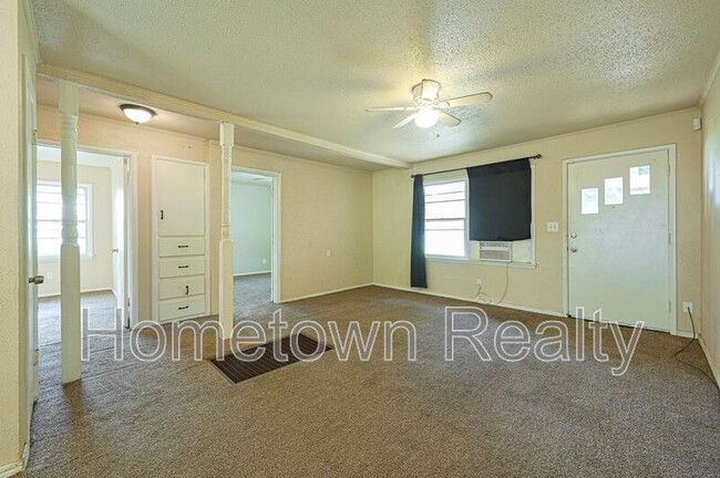 Building Photo - 2621 SW 52nd St