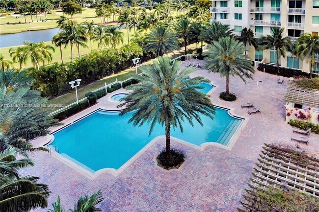 Building Photo - 1745 E Hallandale Beach Blvd