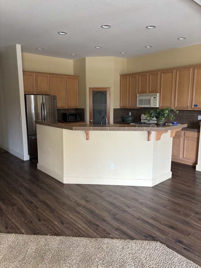 Building Photo - 6615 Aston Cir