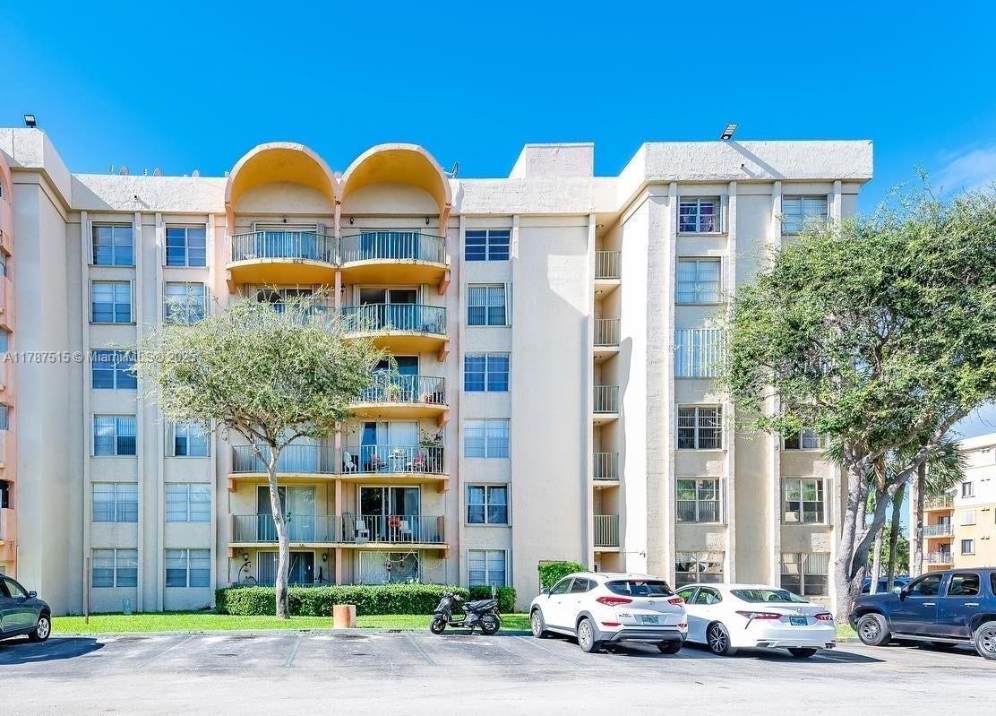 Primary Photo - 9350 Fontainebleau Blvd