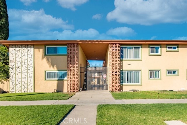 Foto del edificio - 17845 Sherman Way