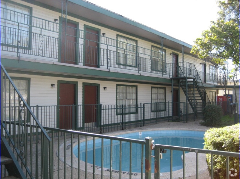 Building Photo - 1402 E Saint Johns Ave
