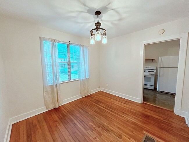 Building Photo - 2 Bedroom off Acadian Thwy At the Villa