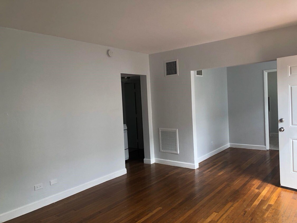 Foto principal - 1750 Normandy Dr