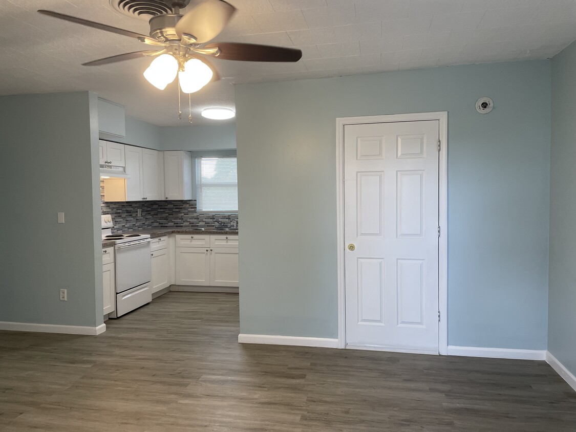 2 bedroom unit - 5011 N Ocean Blvd