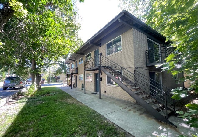 Foto del edificio - 831 E Stratford Ave