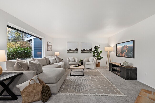 Living room - 3601 NE 145th St