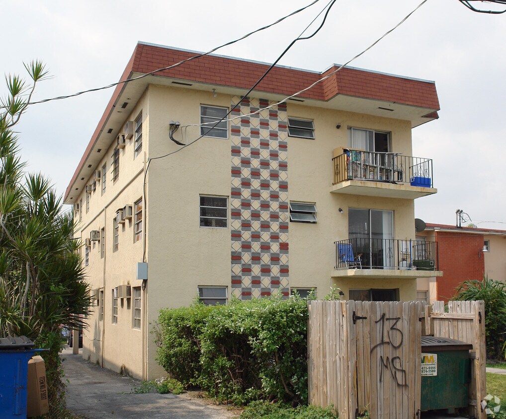 Building Photo - 1254 NW 6th St
