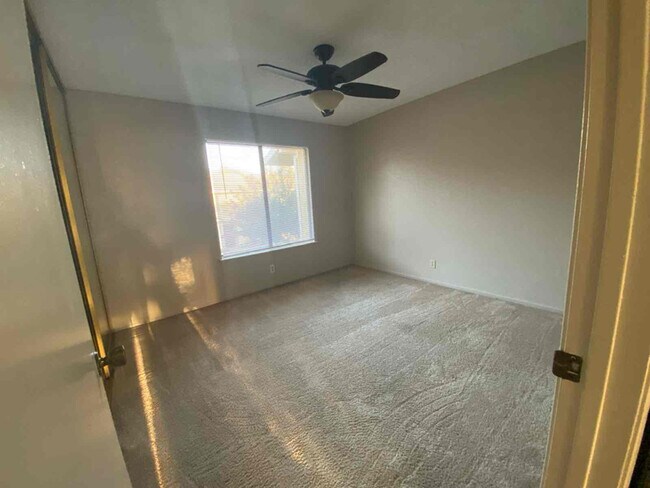 Foto del edificio - 4875 N Backer Ave