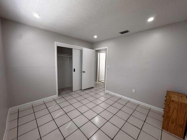 Foto del edificio - 933 SW 16th Pl