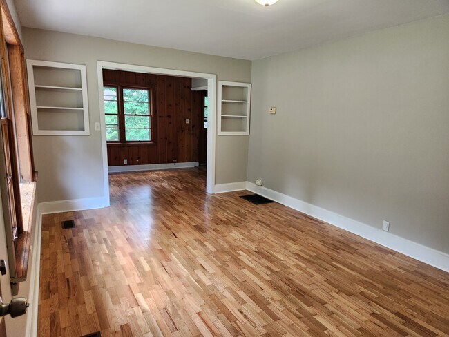 Sala de estar - 2826 Willocks Ave