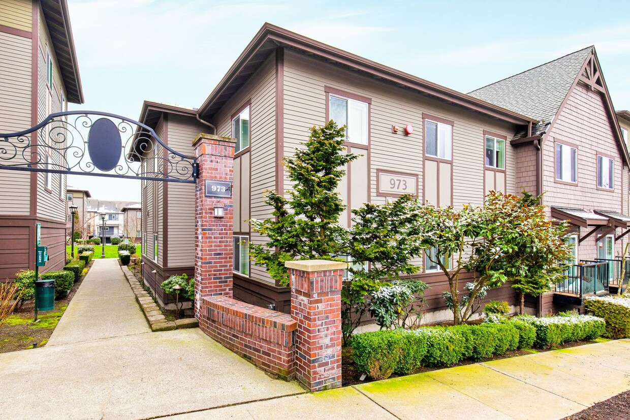 Primary Photo - Urban Issaquah Highlands Condo