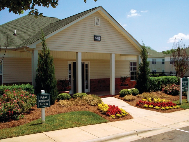 Building Photo - Lawyers Ridge Apartments