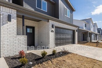 Building Photo - 717 Sun Meadow Dr