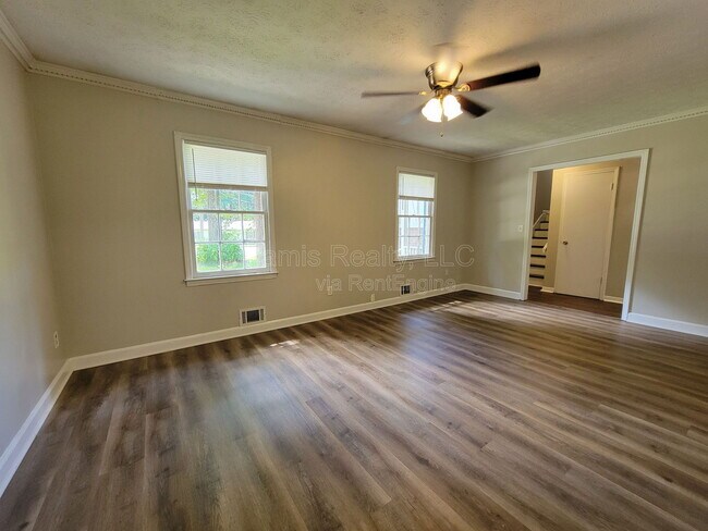 Foto del edificio - 2506 Windmere Dr NW