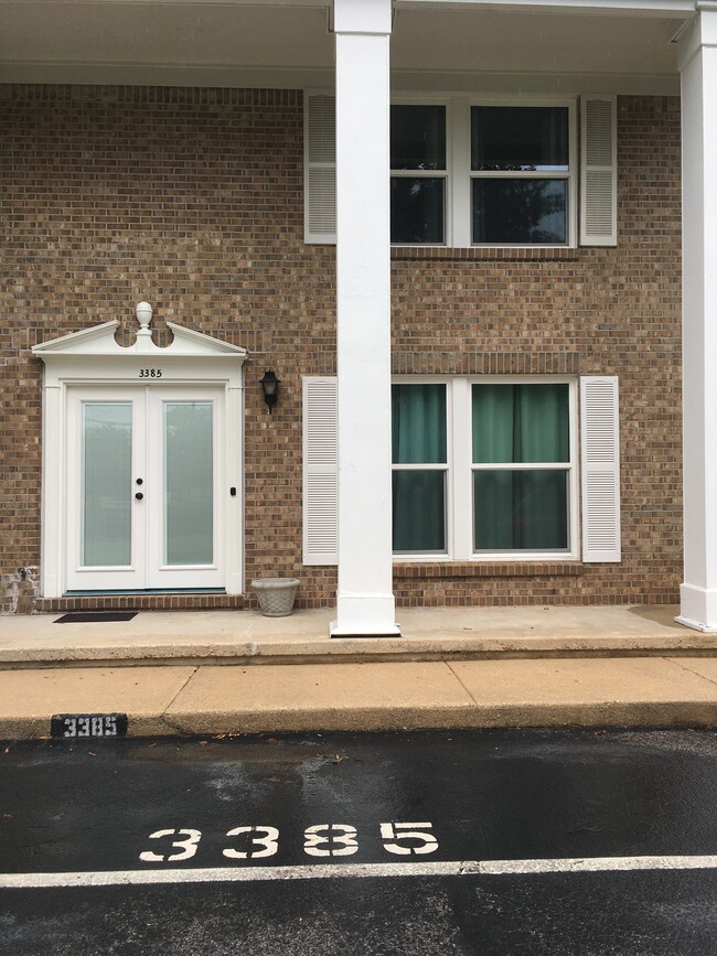 Private front porch and parking - 3385 E Olive Rd