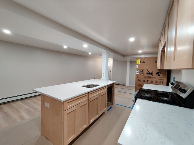 Foto del edificio - Brand New Unit in Brookline. Coolidge Corner Area. Heat, Hot Water Included. Laundry, Parking. Pr...