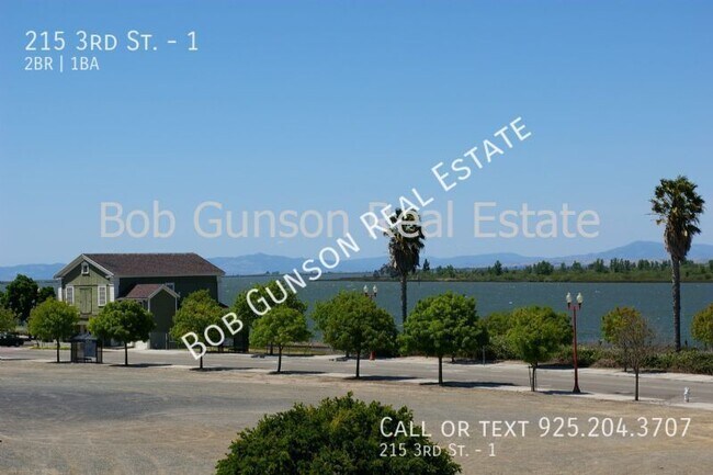 Foto del edificio - 215 W 3rd St
