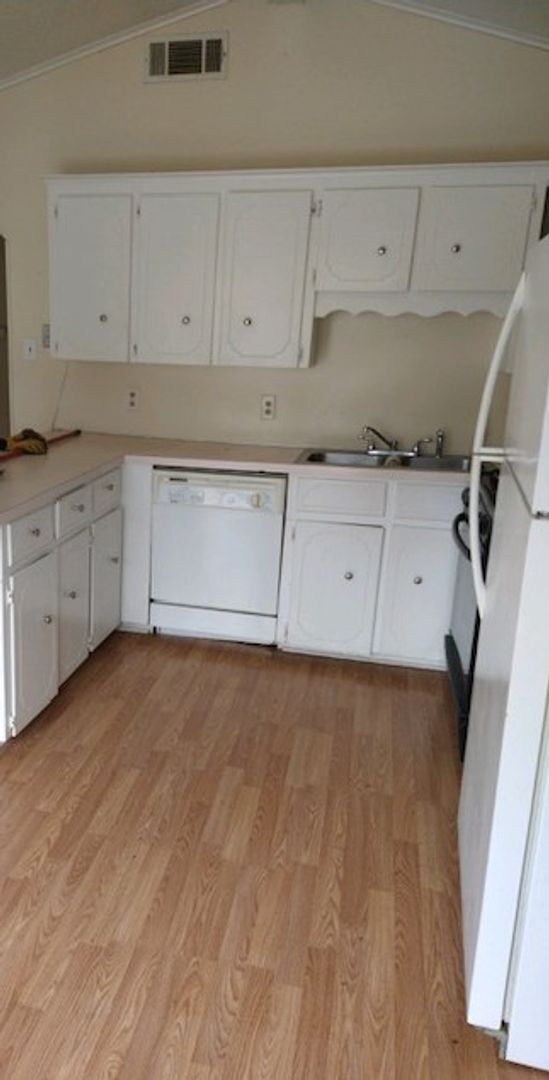 Foto del edificio - 3 bedroom Central air and heat home sherwood