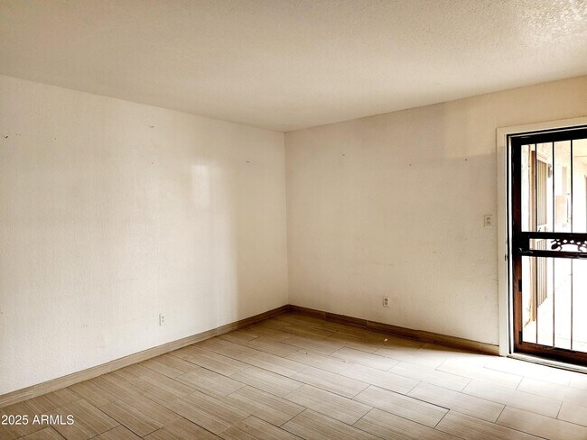 Foto del edificio - 2537 W Georgia Ave