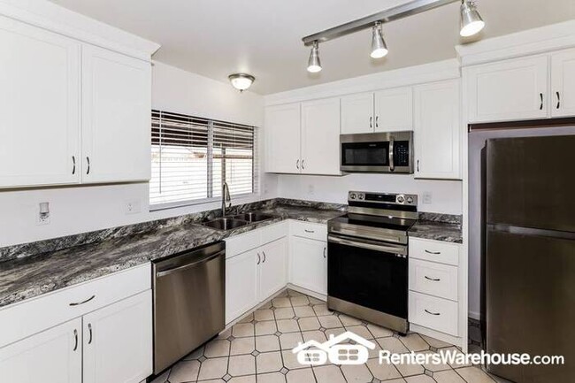 Building Photo - 4 Bedroom Peoria home