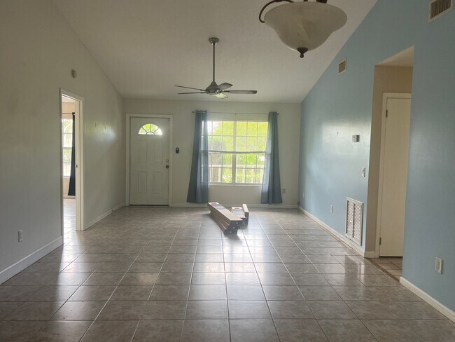 Building Photo - Sebastian Home