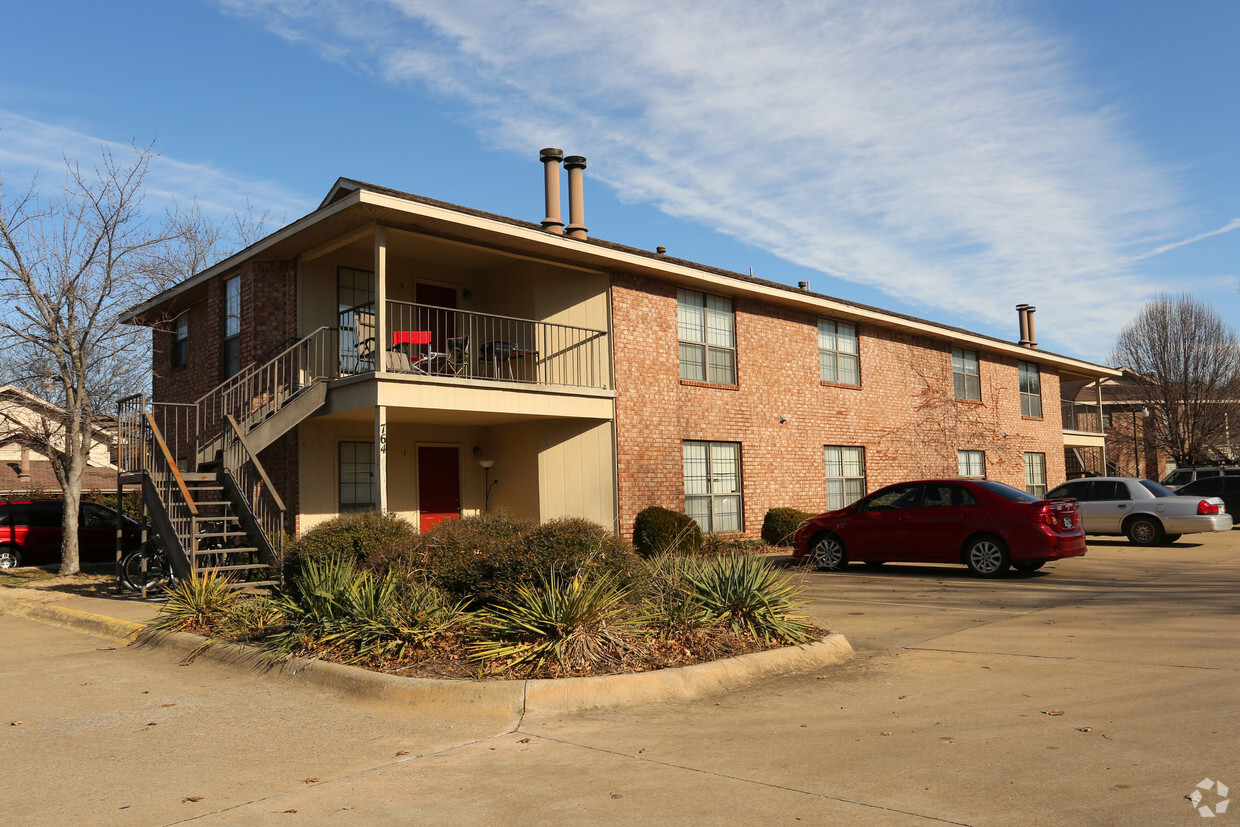 Building Photo - Leverett Townhouses