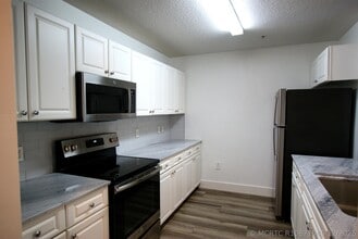 Building Photo - 1203 Town Center Dr