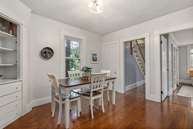 Building Photo - 713 Sagamore Ave