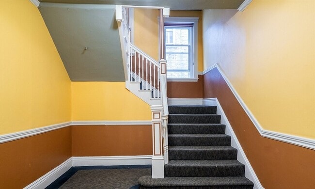 Building Photo - 106 Queensberry St