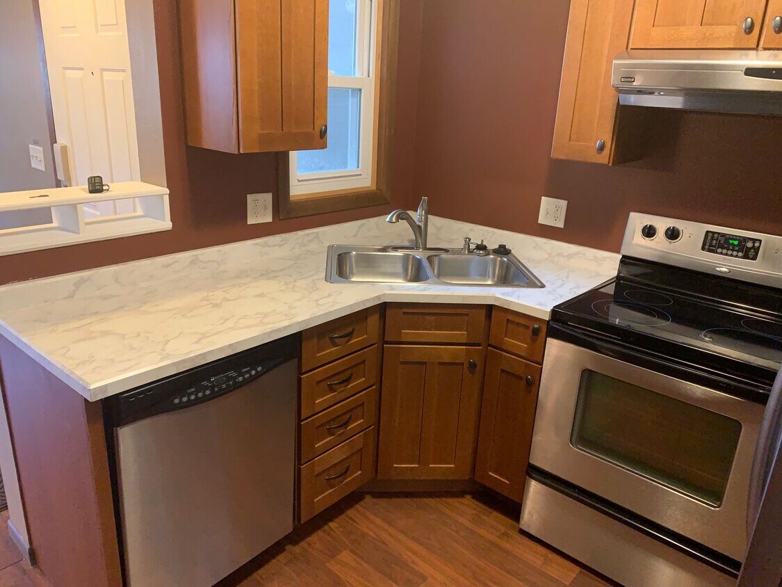 Primary Photo - Cozy 2 Bedroom Condo