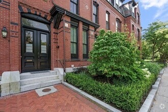 Building Photo - 57 Monmouth St