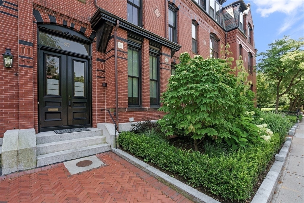 Primary Photo - 57 Monmouth St