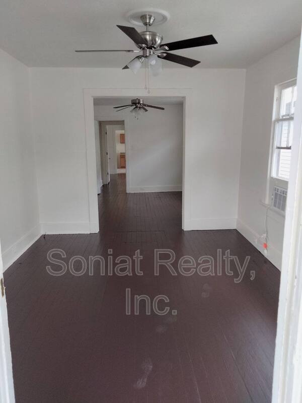 Foto del edificio - 8610 Pritchard Pl
