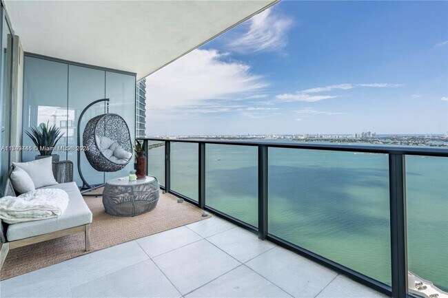 Foto del edificio - 650 NE 32nd St