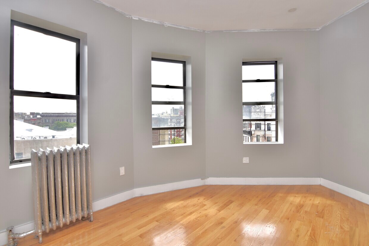 25 Fort Washington Ave Unit 5F, New York, NY 10032 Room for Rent in