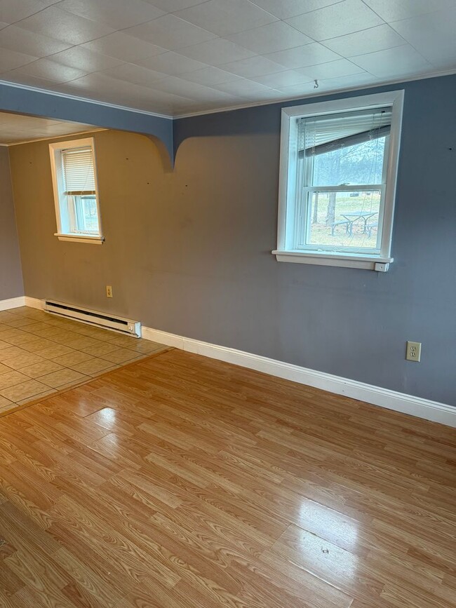 Building Photo - 3185 Spring Rd