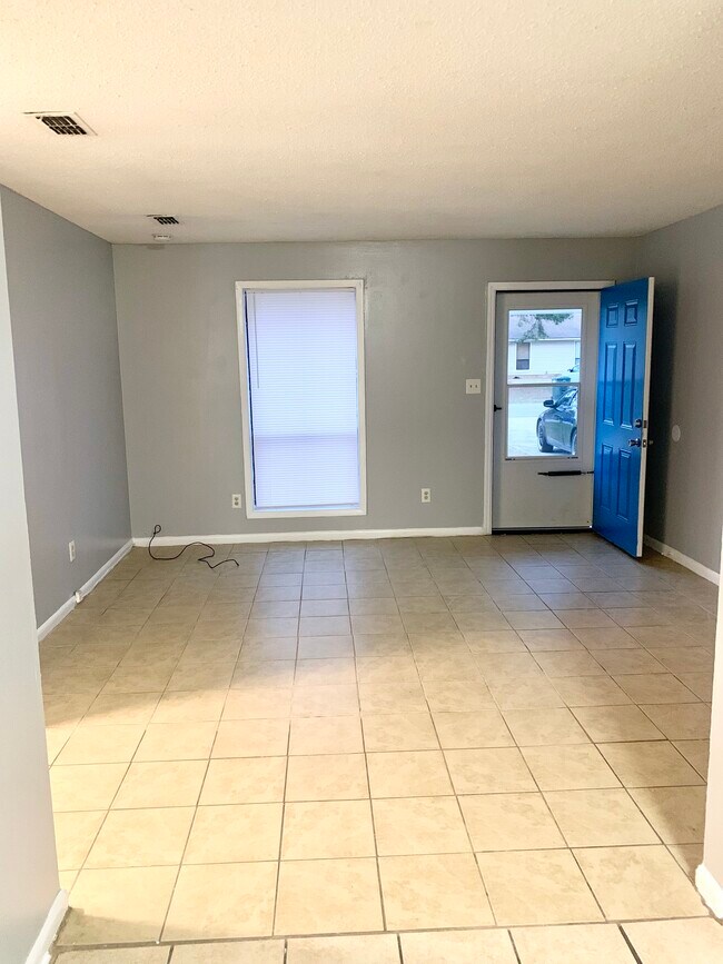 Building Photo - 6449 Rockford Dr