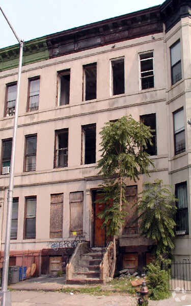 Primary Photo - 415 Chauncey St