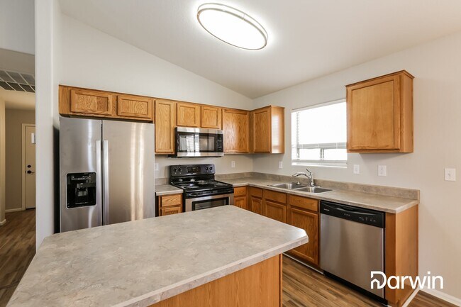 Building Photo - 42586 W Sunland Dr