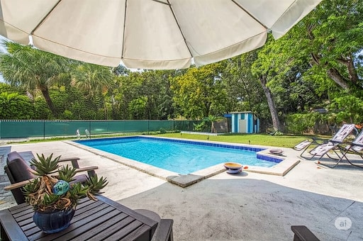 Foto del edificio - 827 NE 140th St