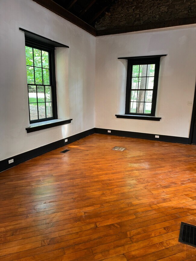 Foto del edificio - 260 Cherry Ln